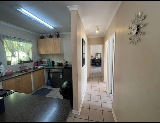 3 BEDROOM APARTMENT FOR SALE IN FLORAUNA